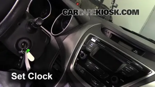 2013 Hyundai Elantra Coupe GS 1.8L 4 Cyl. Coupe (2 Door) Horloge Régler l'horloge